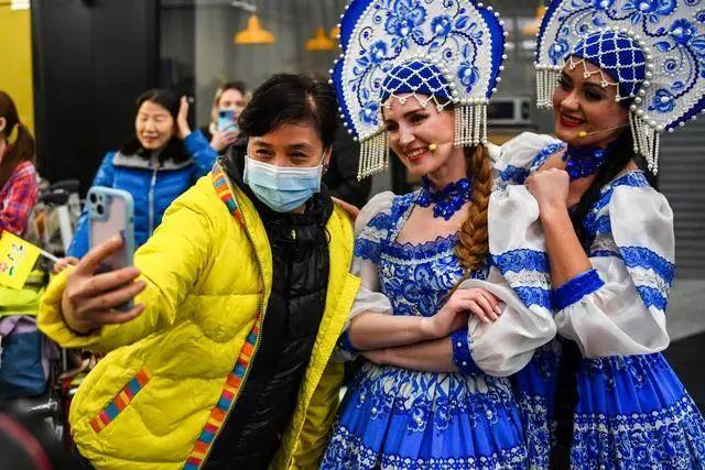2月23日,俄罗斯迎来中国试点恢复出境团队旅游业务后的首批中国旅游团
